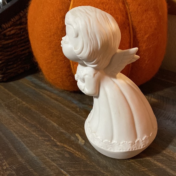 Adorable Ceramic Boy and Girl Kissing Angel Set - Picture 6 of 9